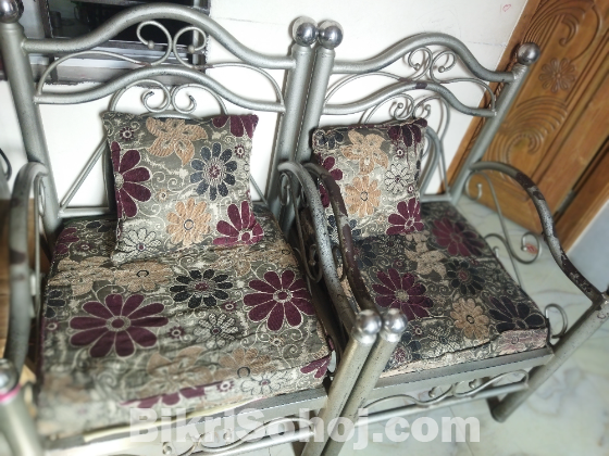 ব্যবহৃত লোহার ৫ পিসের সোফা কুশন,ফোম সহ